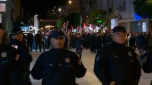 Slika uz članak: Policija razdvaja pristalice studenata i SNS u Vranju pred doček biciklista
