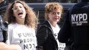 Slika uz članak: Suzan Sarandon uhapšena ispred sedišta Ujedinjenih nacija