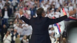 Slika uz članak: Vučić bolestan ljubi i grli ljude i decu: Samopromocija u predizbornoj kampanji nauštrb tuđeg zdravlja