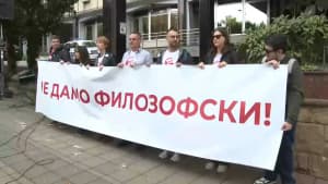 Slika uz članak: Profesori niškog Filozofskog simbolično predali zakon Vladi i Ministarstvu, 84 dana ne primaju platu