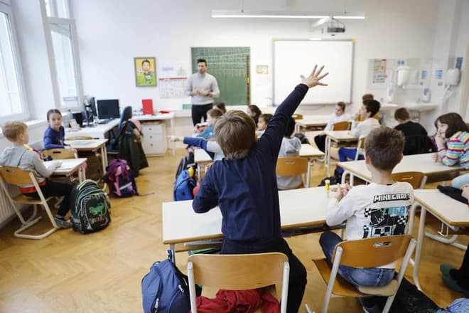 Slika uz članak: Kako rešiti pomanjkanje učiteljev? »Tri ure več učne obveznosti za vsekega«