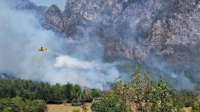 Slika uz članak: Najintenzivnejša požarna sezona doslej, a pilotov za air tracktorje še premalo