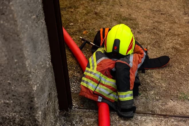 Slika uz članak: Evropski poklicni gasilci zaradi varčevanja na ulice
