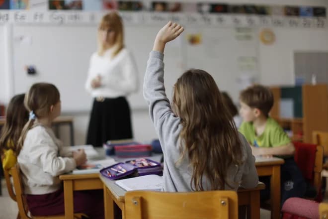 Slika uz članak: Padcu znanja sledi ukinitev devetletke