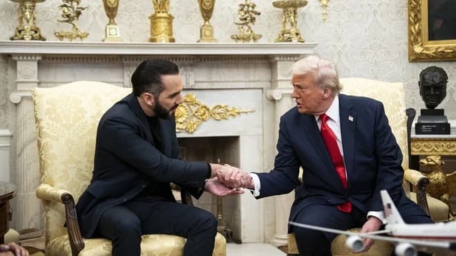 Slika uz članak: TV namig: Trumpov stisk roke za zapor groze