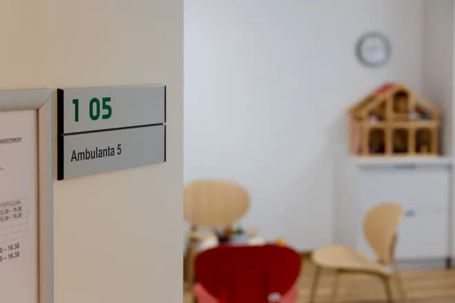 Slika uz članak: V Šiški ostali brez pediatrinje, kje lahko starši še dobijo zdravnika za otroka?