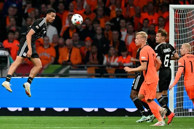 Slika uz članak: Klopp in Xavi za uvod brez zmagovalca