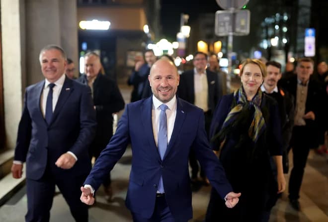 Slika uz članak: NSi pred kongresom: Kako dolgo še lahko hodi po Janševi poti?