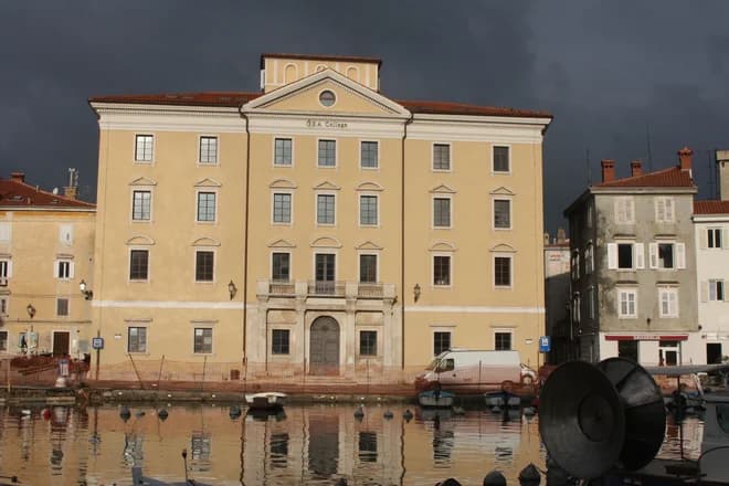 Slika uz članak: Palača v mreži nepremičninskega pohlepa