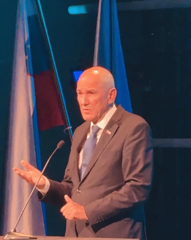 Slika uz članak: Janez Janša z dobrimi novicami