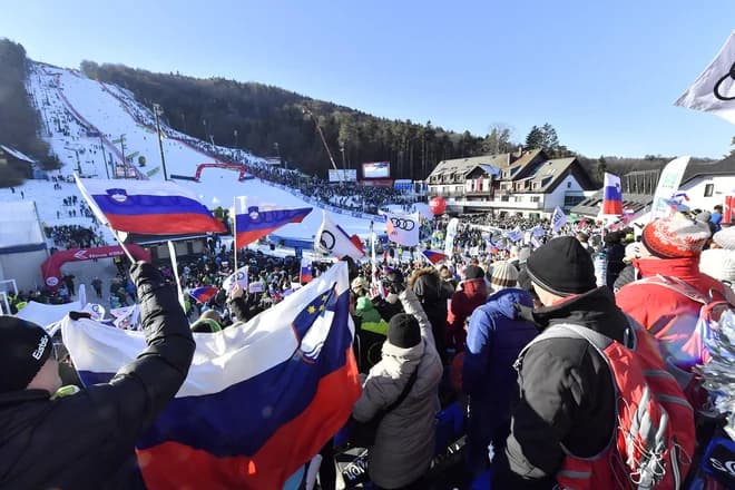 Slika uz članak: Zlata lisica se v Kranjski Gori vrača z imenom in s pokalom skupne zmagovalke