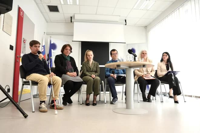 Slika uz članak: Slepi nimajo enakih možnosti v izobraževanju