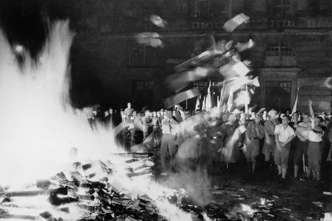 Slika uz članak: Dopustili smo, da je barbarstvu uspelo zavladati (v enem samem mesecu)