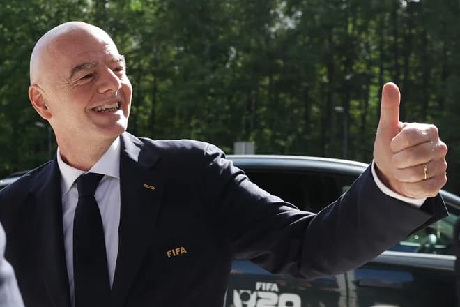 Slika uz članak: Infantino od Putina do Trumpa: zavidal bi mu tudi Sončni kralj