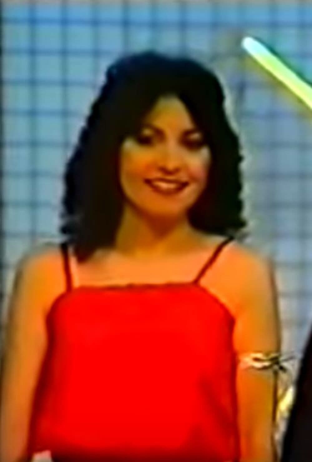 Slika uz članak: "OD ČEGA ĆES ŽIVETI?" Šokiraće vas ko je NAJOBRAZOVANIJA žena sa estrade! Batalila struku, pa ZGRNULA GOMILU LOVE!
