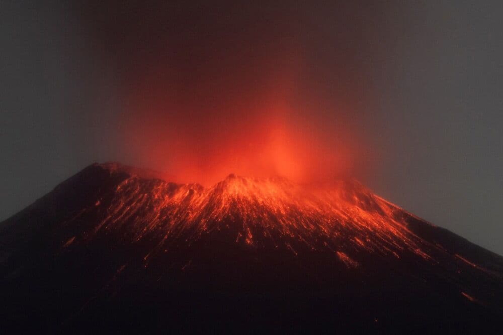 Slika uz članak: ŠTA BI SE DESILO KADA BI ERUPTIRAO SUPERVULKAN? Samo 3 dana kasnije PEPEO BI PREKRIO deo Severne Amerike, a onda...
