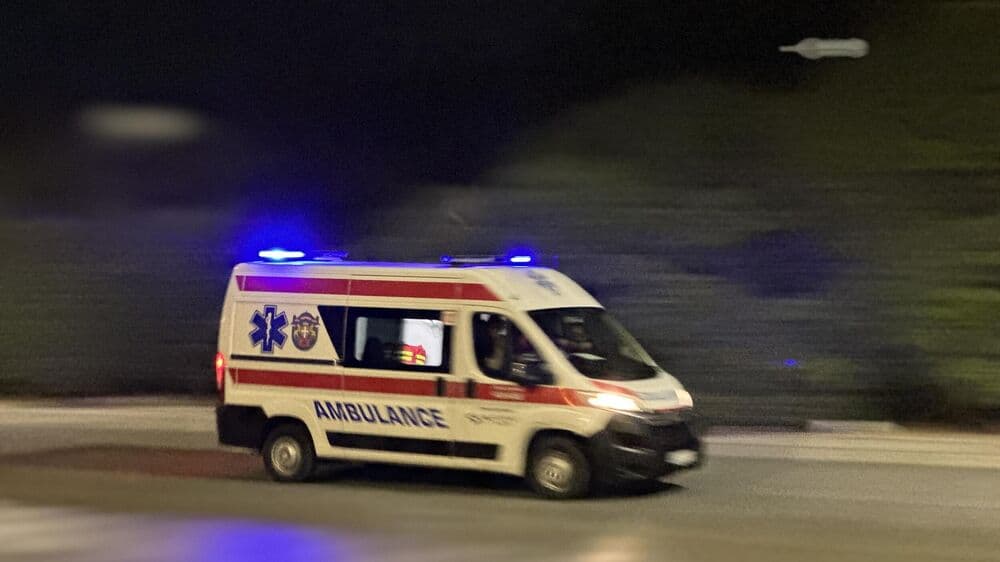 Slika uz članak: Mladić sav krvav uleteo na VMA, pa zaprepastio sve! Tvrdi da ga je rođeni brat izbo nožem