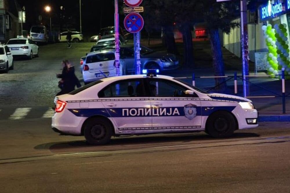 Slika uz članak: Maloletnik (16) uhapšen zbog jezivog nasilja! Brutalno pretukao vršnjaka u tržnom centru na Novom Beogradu