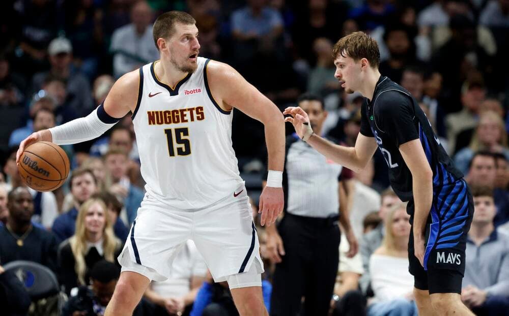 Slika uz članak: Od košarkaške magije do teške katastrofe: Jokić raspametio NBA ligu, ali povreda saigrača zaledila Denver!
