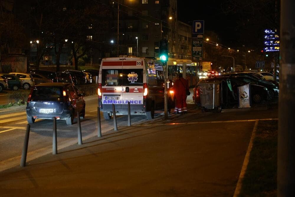 Slika uz članak: Drama na Novom Beogradu: Čoveka oživljavaju nasred ulice! Desila se strašna stvar
