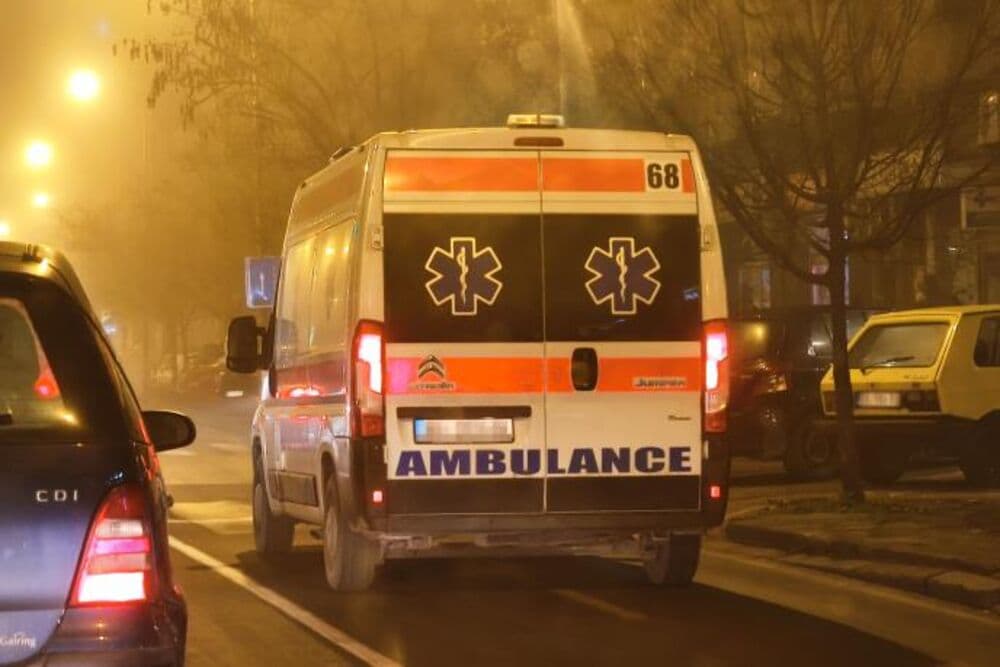 Slika uz članak: Hitna pomoć: Starija osoba poginula prilikom pada sa visine u Beogradu, druga teško povređena