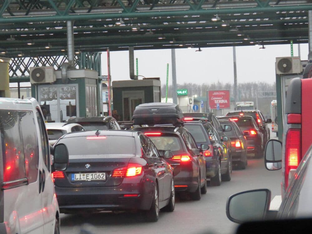 Slika uz članak: Ogromne gužve na graničnim prelazima! Hitno se oglasio AMSS: Evo gde se čeka i po 7 sati!