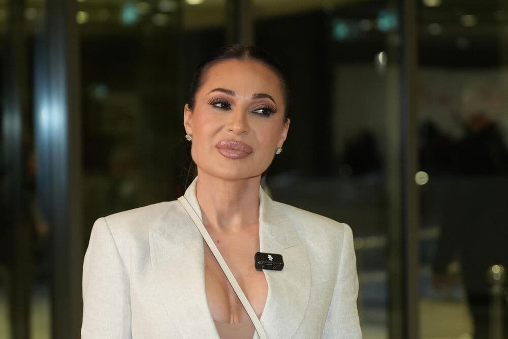 Slika uz članak: CECA O ESTRADI I SPLETKAMA: Pevačica nikad jače oplela po pojedincima! "Kad te narod voli, to se vidi na terenu"