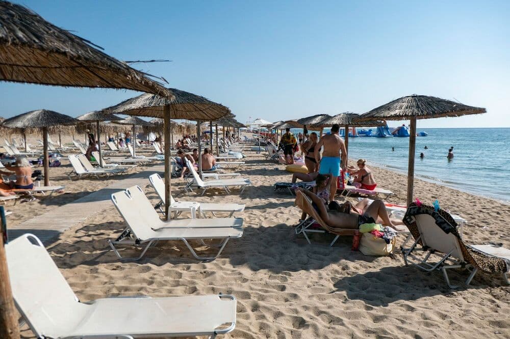 Slika uz članak: TUČA ZBOG LEŽALJKE ZAVRŠILA TRAGEDIJOM Muškarac (82) preminuo nakon sukoba na plaži, privedene dvije osobe