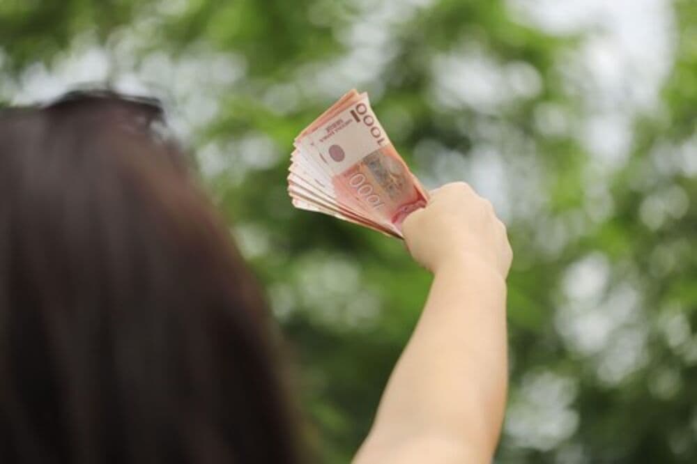 Slika uz članak: Gotova je isplata 6.000 dinara: Za novac važi ovaj rok