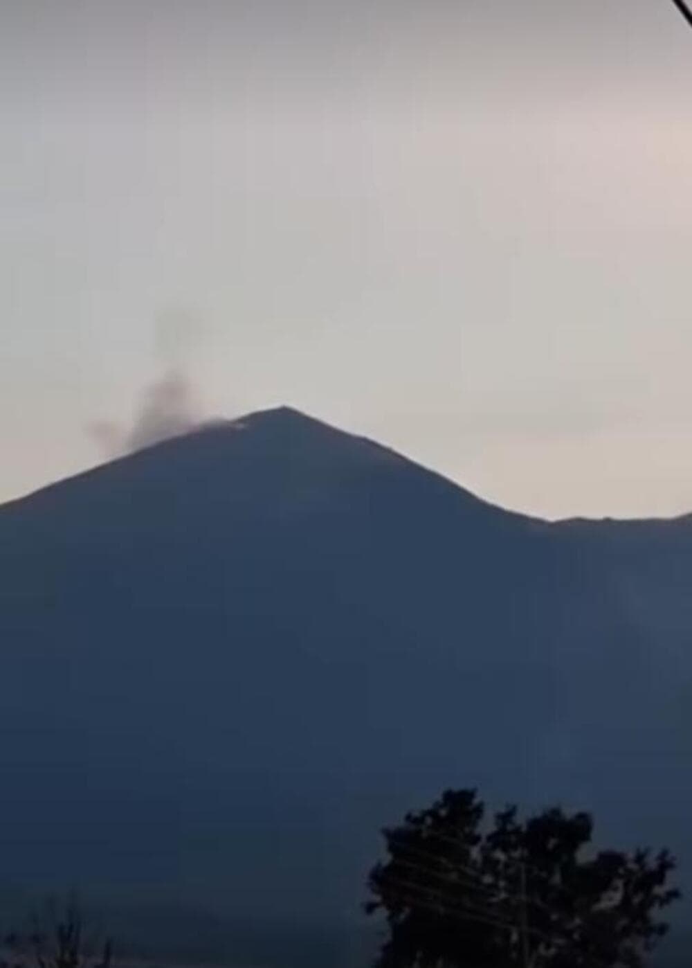 Slika uz članak: Buknuo požar na Rtnju! Kulja gust dim sa poznate planine (VIDEO)