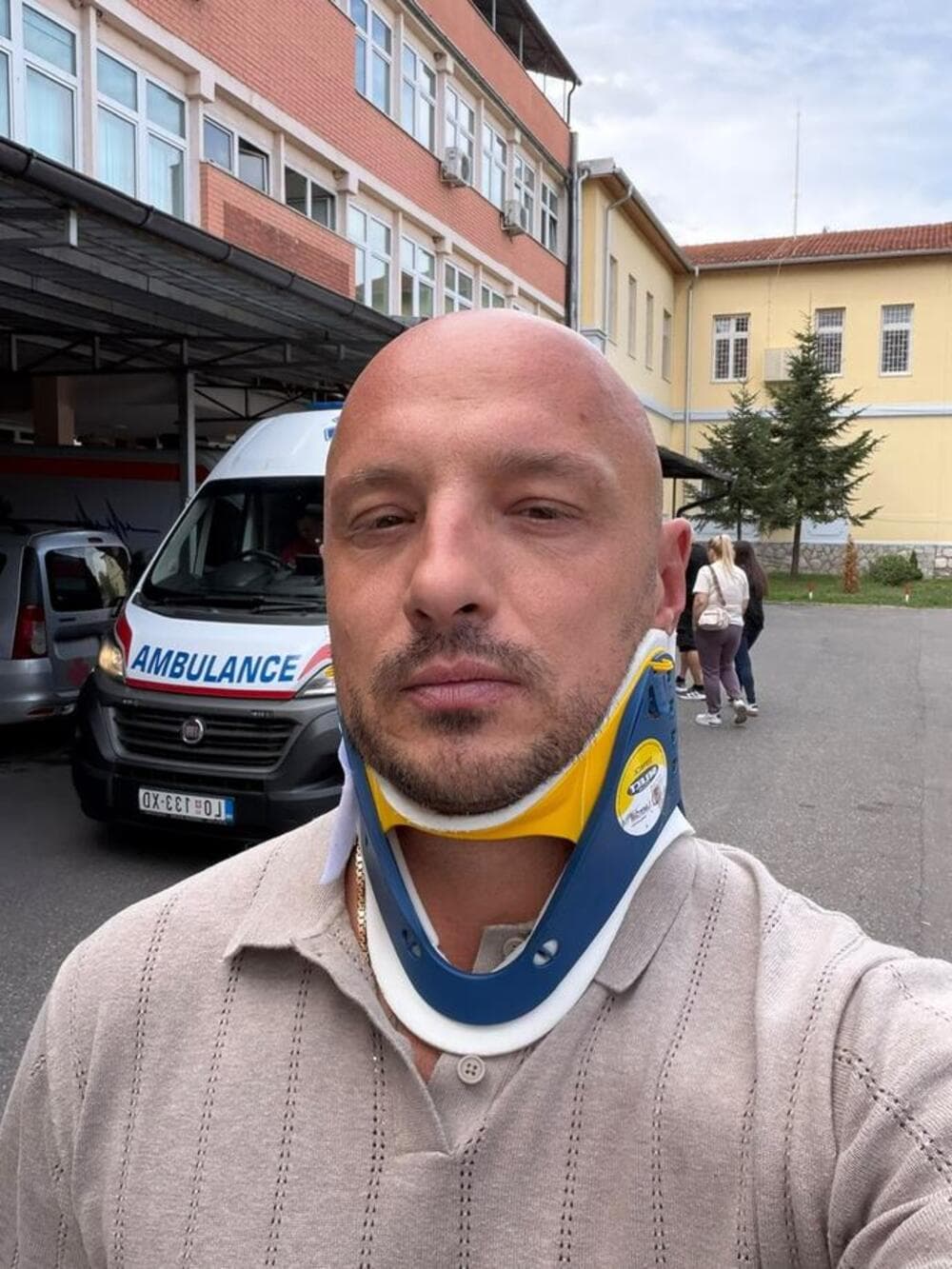 Slika uz članak: "IMA LI ŽIVIH LJUDI?" Potresni detalji UDESA bvšeg voditelja RTS! Uklizao u njega, on počeo da OPIPAVA ruke i noge