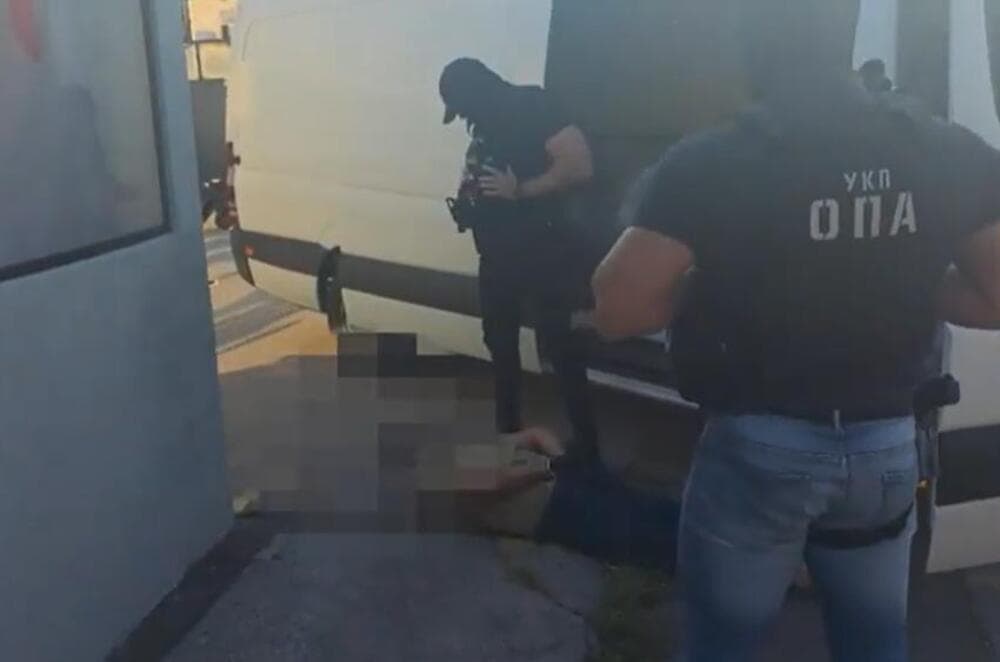 Slika uz članak: Dramatična akcija policije na Zrenjaninskom putu: U kombiju nađeno 70 kilograma droge, uhapšena dvojica VIDEO