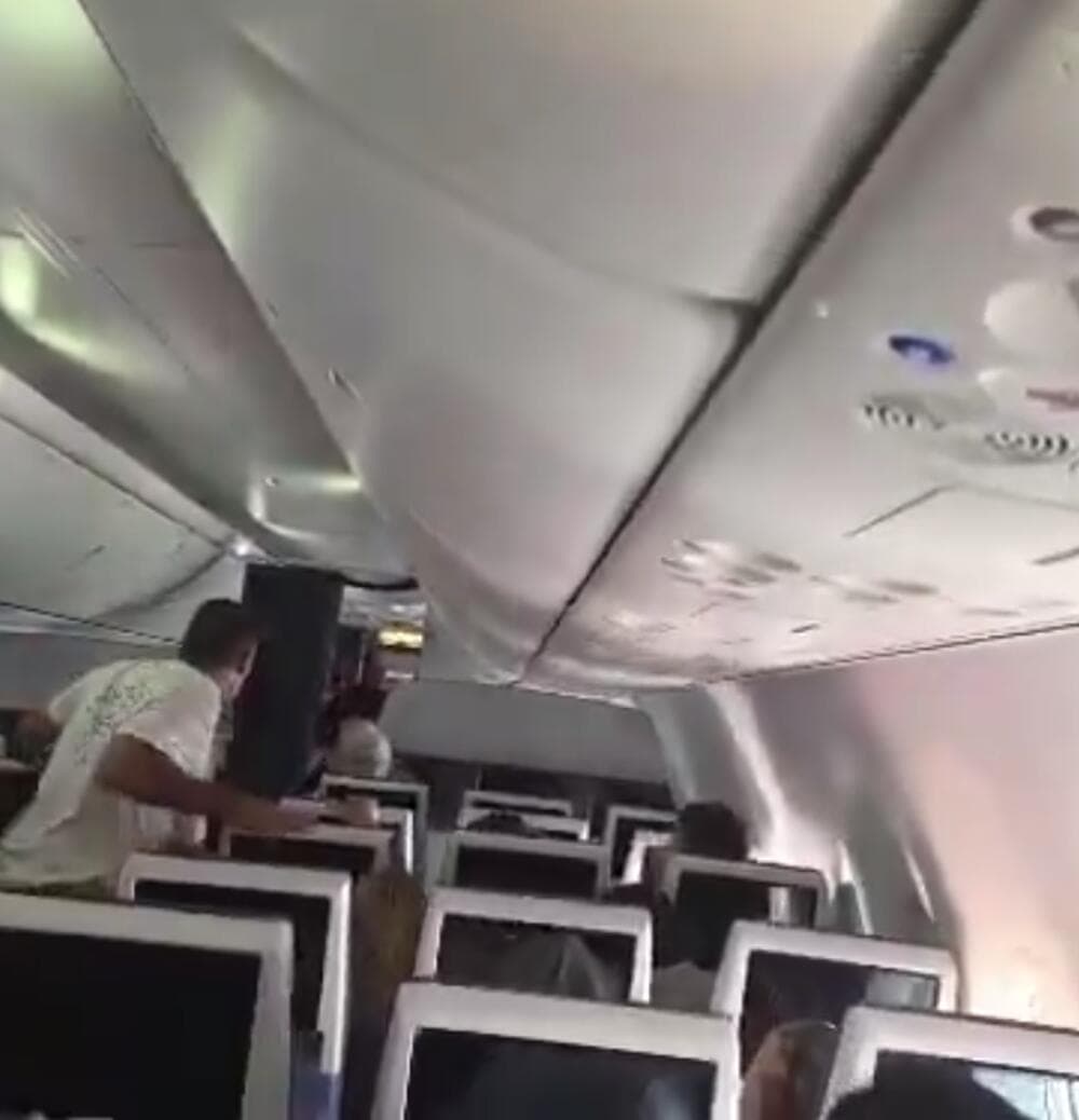 Slika uz članak: Pre poletanja se čudno ponašao! Evo ko je pilot koji je izbo kapetana na letu za Tel Aviv!