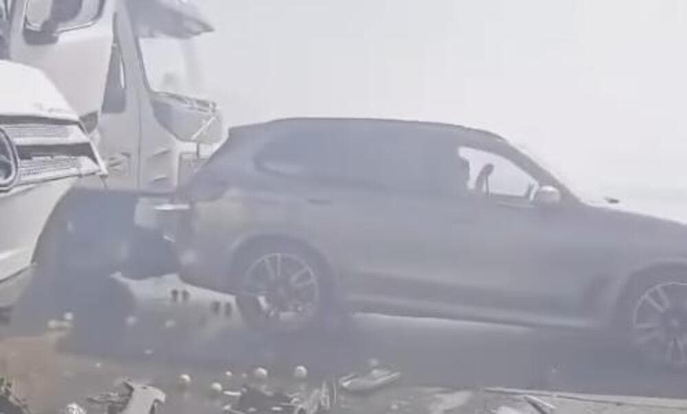 Slika uz članak: Porastao broj povređenih u lančanom sudaru kod Kuzmina: Među njima i dvoje dece, jedna osoba ima teške povrede