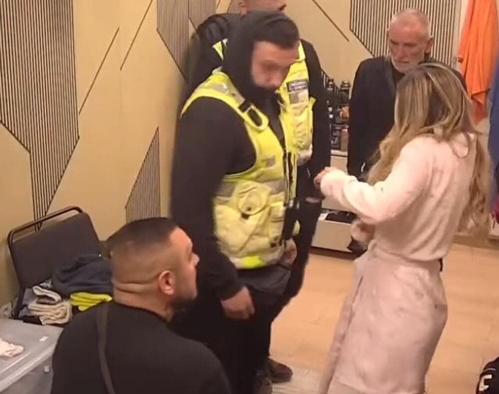Slika uz članak: Brutalan sukob Aneli i Filipa Cara! Pljunuo je u lice, pa joj uputio jezive uvrede: "Iščupao bih ti srce"