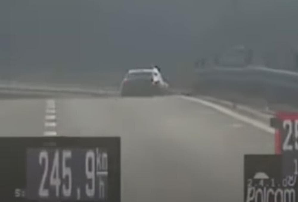 Slika uz članak: OGRANIČENJE 100, A ON VOZIO 245 km/h: Policija odmah reagovala, uslijedila prijava za nasilničko ponašanje