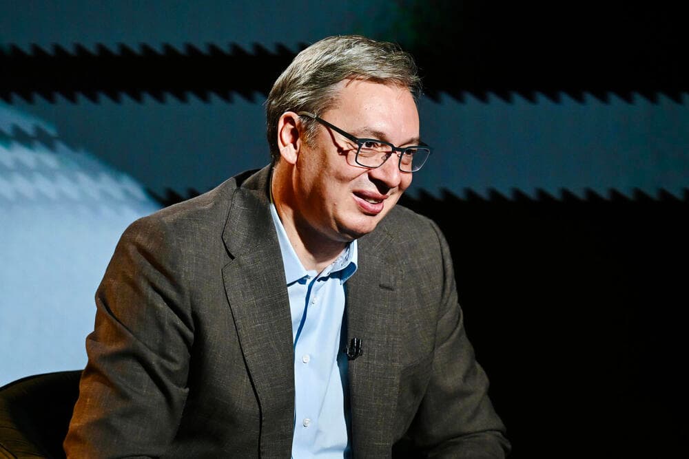 Slika uz članak: Vučić otkrio kako je spasio navijača Dinama: Uhvatio sam druga za ruku i rekao: 'Nemoj, kad te molim'
