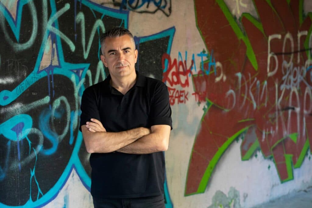 Slika uz članak: Osumnjičeni za napad na dekana Sinanija na saslušanju priznao delo, tužilaštvo zatražilo pritvor