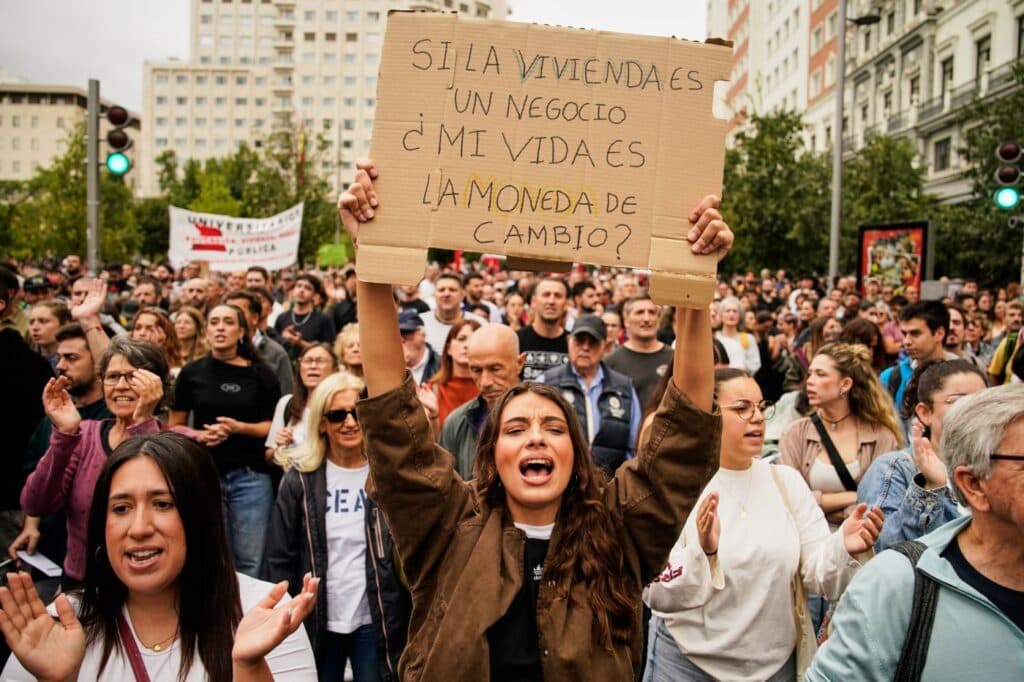 Slika uz članak: Dua Lipa iznenadila publiku u Madridu: Šakira je pozvala na binu, a onda su zajedno zapevale njen najveći hit