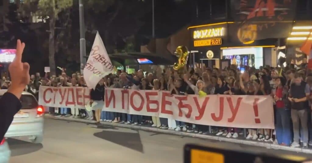 Slika uz članak: Završeni skupovi na Konjarniku: Policija sprečila kontakt i eventualne incidente