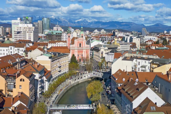 Slika uz članak: U Sloveniji otvorena birališta, ljudi izlaze na tri savjetodavna referenduma