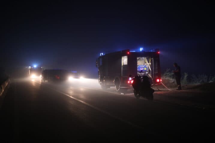 Slika uz članak: Buknuo požar na odlagalištu otpada na području Lopara na Rabu, vatrogasci su ga noćas ugasili