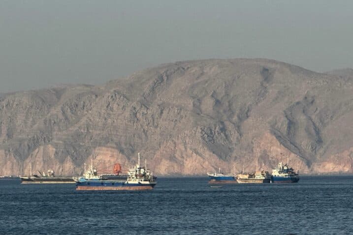 Slika uz članak: Nafta potekla Hormuzom! Prebacuje se s tankera na tanker, Iran zasad nemoćan to spriječiti
