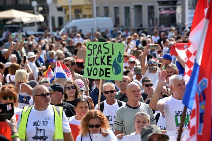 Slika uz članak: Od Gospića do maksimirskog stadiona. Stručnjaci otkrivaju zašto političari odjednom toliko “slušaju” narod