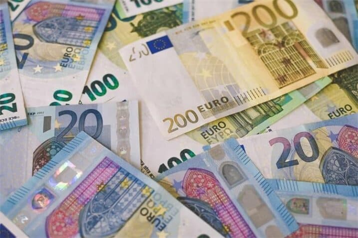 Slika uz članak: Prosječna plaća u srpnju 1.540 eura, jedan posto manja nego u lipnju