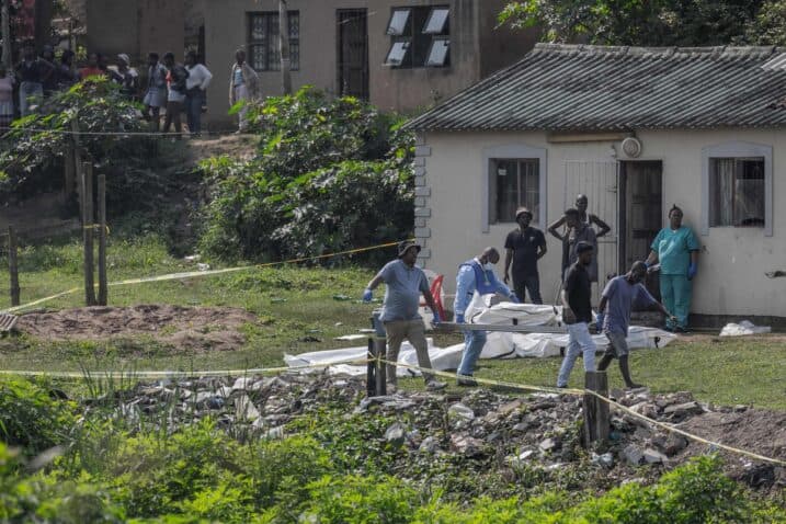 Slika uz članak: Masakri u dvije pucnjave u Južnoj Africi, napadači naoružani kalašnjikovima i pištoljima
