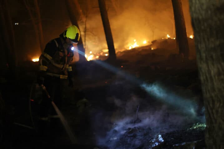 Slika uz članak: Požar na Braču i dalje aktivan, situacija bolja u odnosu na subotu