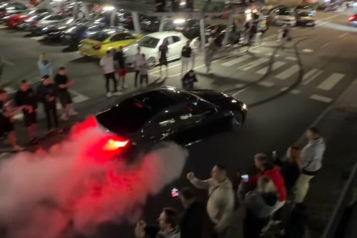 Slika uz članak: Divljanje automobilima na Kvarneru nije slučajni izgred. Što očekivati kad policajac vrijedi kao 40 »kvadrata« keramike?