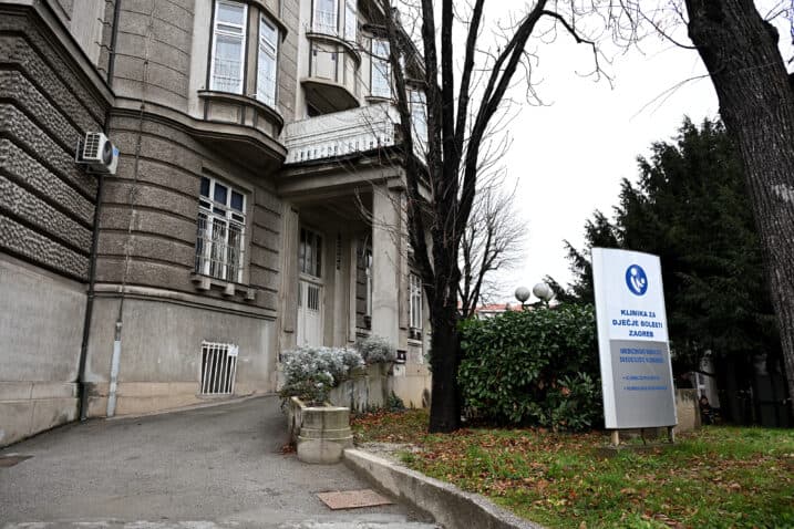 Slika uz članak: Opečeni dječačić iz Zadra još na intenzivnoj, otkriveni propusti: ‘Trebalo ga je puno ranije izdvojiti iz obitelji’