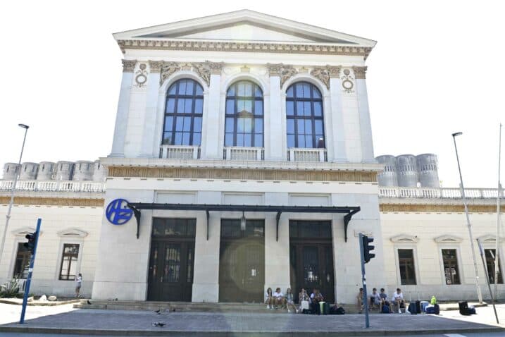 Slika uz članak: Počelo unutarnje uređenje željezničkog kolodvora. Radovi od tri milijuna eura gotovi do ljeta 2027.